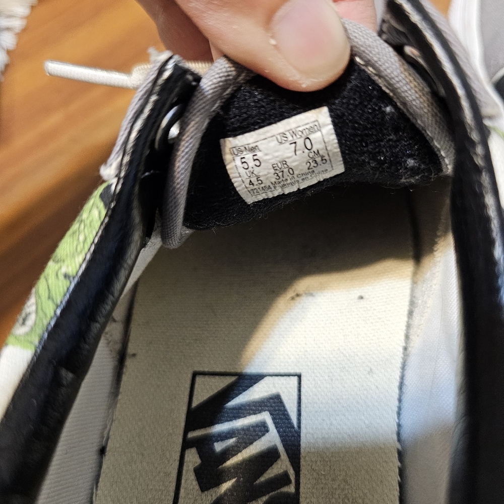 Custom Vans - Picture 3 of 4
